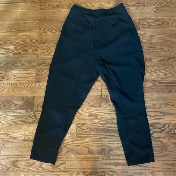 BCBGMAXAZRIA pleated black capris in size small - Picture 3 of 10